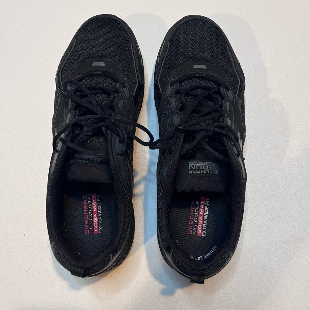 Men’s Skechers Go Walk Arch Fit Extra Wide Black Sneakers Size 11